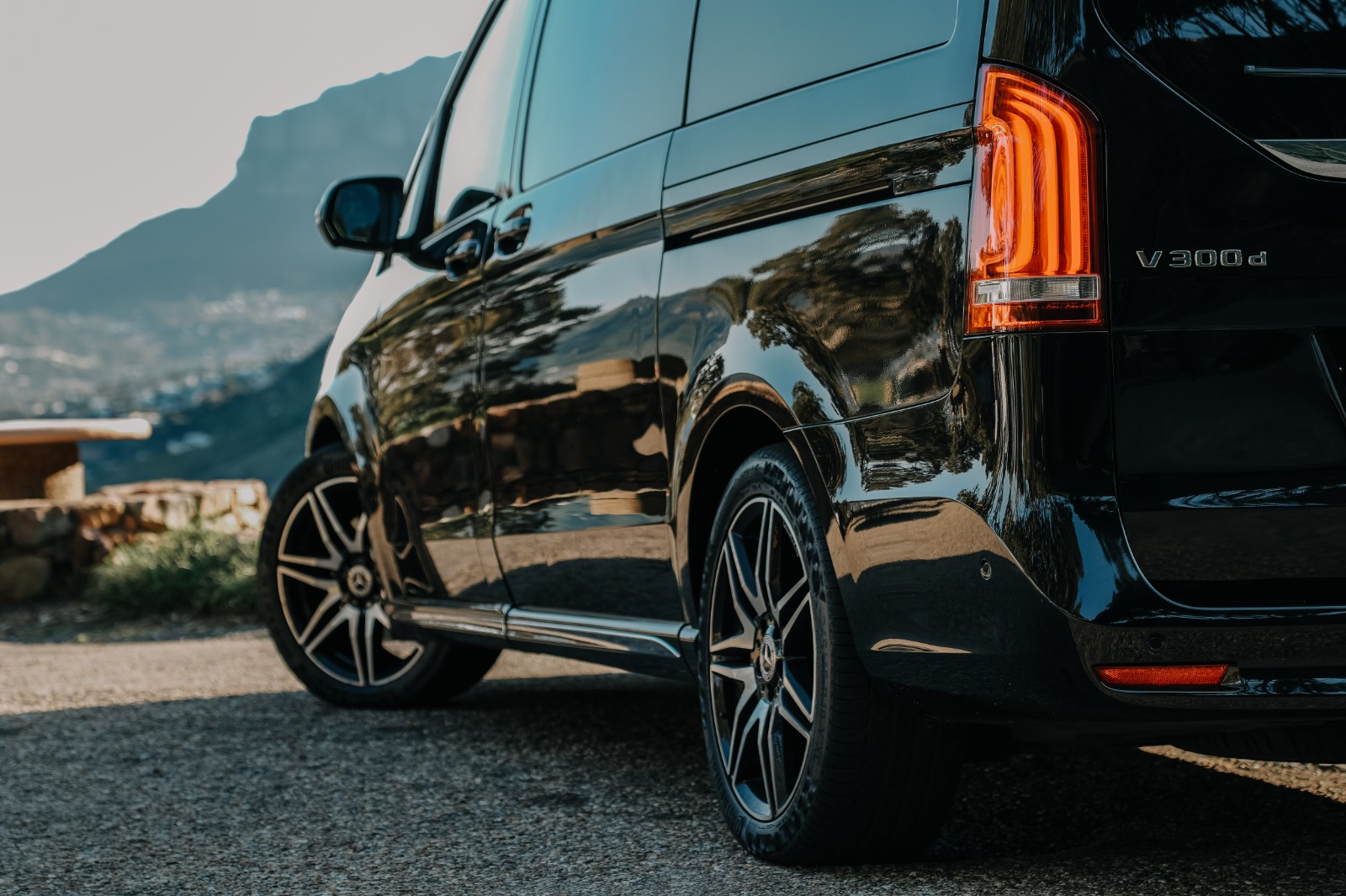 Mercedes-Benz V-Class V300d rear quarter detail